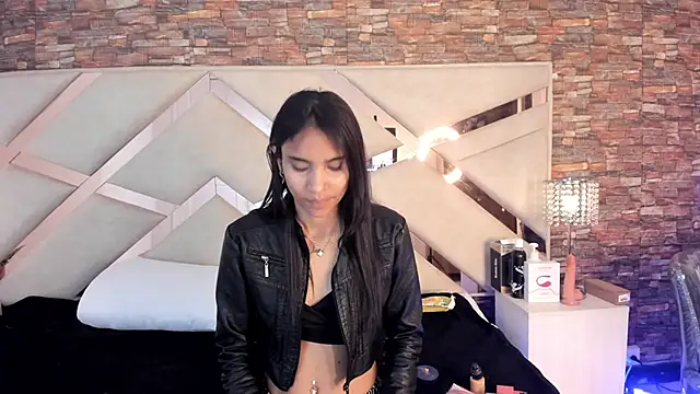 Snapshot of sophie_pariss chatting on September 12, 5:07 am sophie pariss online show from September 12, 5:07 am