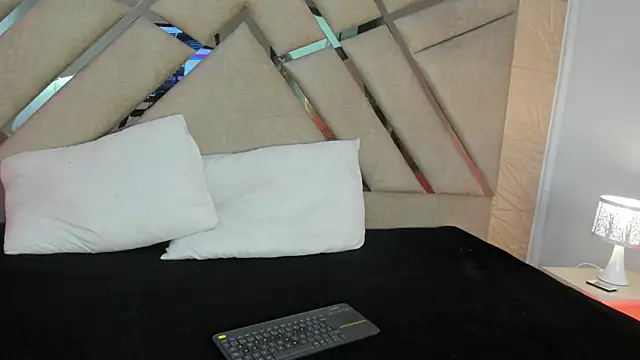 sophie pariss online show from April 1, 3:08 am