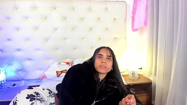 Snapshot of sophie_pariss chatting on February 27, 10:22 am sophie pariss online show from February 27, 10:22 am