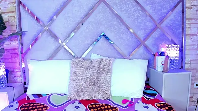 sophie pariss online show from November 14, 2:15 am