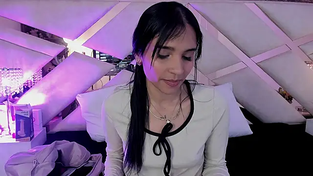 sophie pariss online show from October 23, 4:00 am