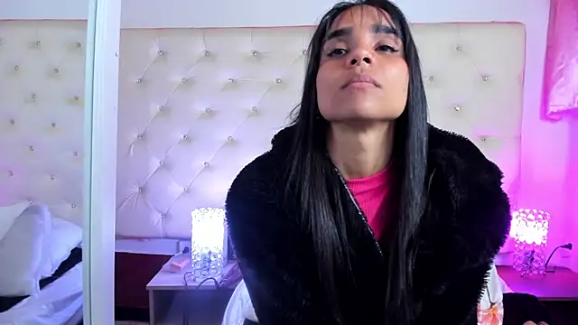 Snapshot of sophie_pariss chatting on February 25, 9:20 am sophie pariss online show from February 25, 9:20 am