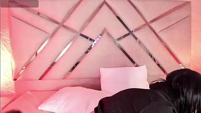 sophie pariss online show from April 12, 3:10 am