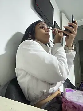 Snapshot of sophie_pariss chatting on June 7, 12:49 am sophie pariss online show from June 7, 12:49 am