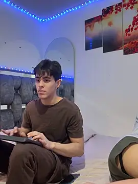 Snapshot of Alex_and_Fabian chatting on February 17, 4:32 am Alex and Fabian online show from February 17, 4:32 am