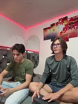 Snapshot of Alex_and_Fabian chatting on March 1, 4:56 am Alex and Fabian online show from March 1, 4:56 am