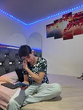 Snapshot of Alex_and_Fabian chatting on February 20, 3:03 am Alex and Fabian online show from February 20, 3:03 am