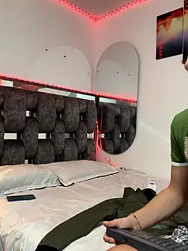 Snapshot of Alex_and_Fabian chatting on January 19, 1:42 am Alex and Fabian online show from January 19, 1:42 am