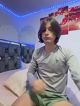 Snapshot of Alex_and_Fabian chatting on February 11, 5:40 am Alex and Fabian online show from February 11, 5:40 am