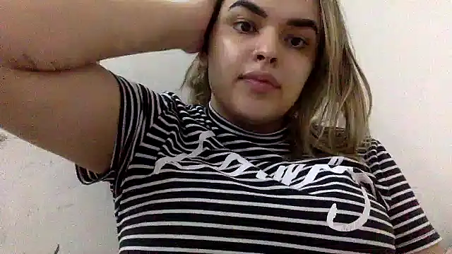 Snapshot of sweetshygirl chatting on January 4, 12:05 am sweetshygirl online show from January 4, 12:05 am