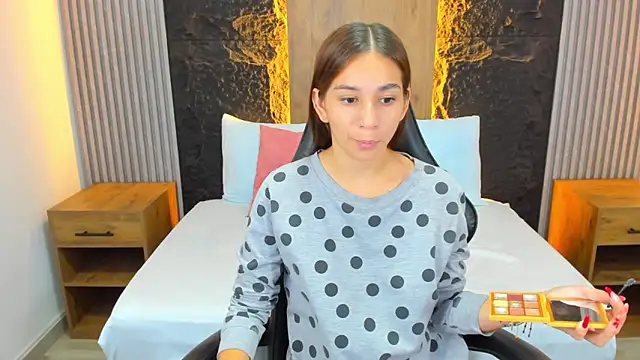 Snapshot of maroly_21 chatting on March 15, 1:30 am maroly 21 online show from March 15, 1:30 am