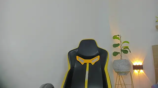 Snapshot of maroly_21 chatting on December 5, 12:04 pm maroly 21 online show from December 5, 12:04 pm