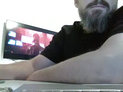 Snapshot of FROL83 chatting on June 12, 8:17 pm FROL83 online show from June 12, 8:17 pm