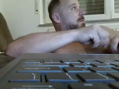 Snapshot of FROL83 chatting on June 24, 8:39 pm FROL83 online show from June 24, 8:39 pm