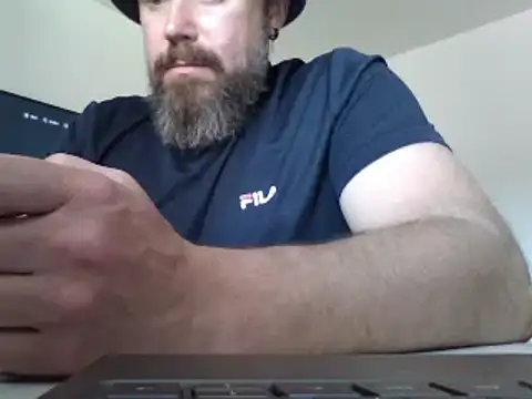 Snapshot of FROL83 chatting on June 6, 2:55 pm FROL83 online show from June 6, 2:55 pm