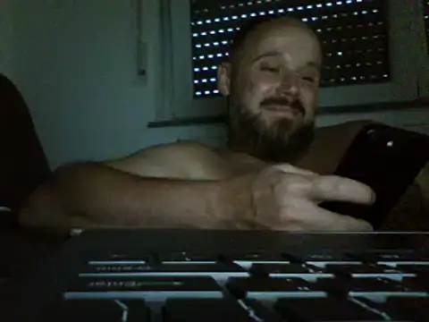 Snapshot of FROL83 chatting on June 23, 7:34 pm FROL83 online show from June 23, 7:34 pm