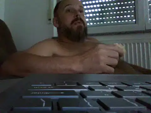 Snapshot of FROL83 chatting on July 1, 6:41 pm FROL83 online show from July 1, 6:41 pm