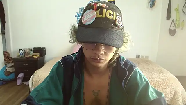 fenixmfx19 online show from February 24, 10:14 pm