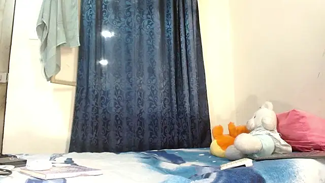 Snapshot of fenixmfx19 chatting on April 9, 12:12 am fenixmfx19 online show from April 9, 12:12 am