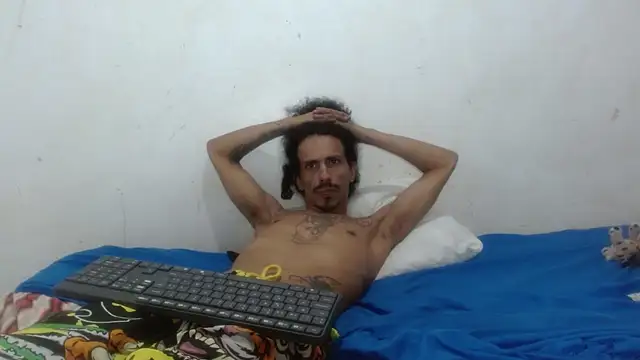 Snapshot of damian_bottom_bigcock chatting on December 20, 12:57 am damian bottom bigcock online show from December 20, 12:57 am