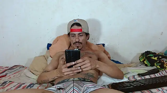 Snapshot of damian_bottom_bigcock chatting on July 2, 10:38 pm damian bottom bigcock online show from July 2, 10:38 pm