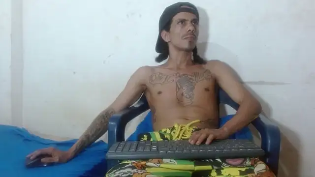 Snapshot of damian_bottom_bigcock chatting on January 8, 12:27 am damian bottom bigcock online show from January 8, 12:27 am