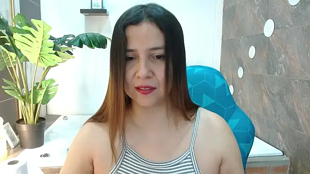 Heidy Wells online show from June 2, 1:33 pm