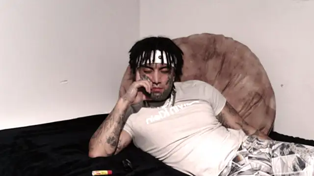 Snapshot of Azazelihornyasf chatting on November 27, 8:26 am Azazelihornyasf online show from November 27, 8:26 am