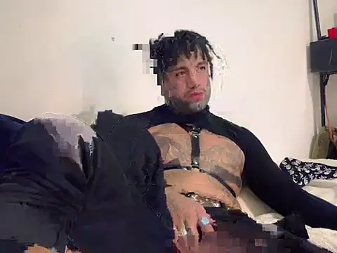 Snapshot of Azazelihornyasf chatting on November 16, 5:23 am Azazelihornyasf online show from November 16, 5:23 am