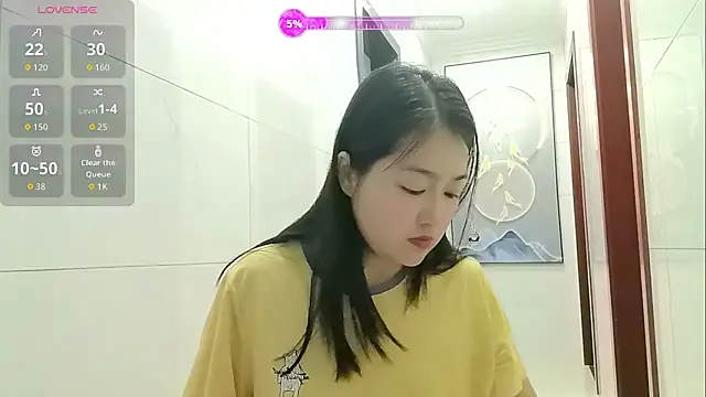 luoxuwen online show from April 21, 12:45 am