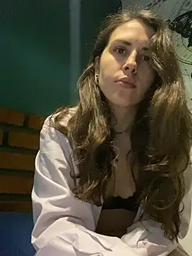 isadelasestrellas online show from March 9, 12:30 pm