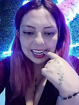 Snapshot of madelaine- chatting on July 9, 6:29 pm madelaine- online show from July 9, 6:29 pm