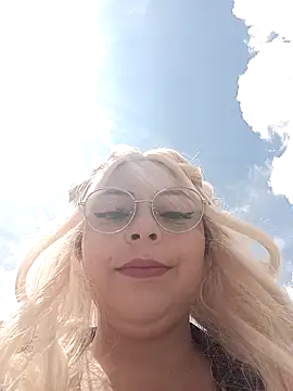 madelaine- online show from March 14, 6:36 pm