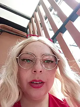 madelaine- online show from February 20, 7:05 pm