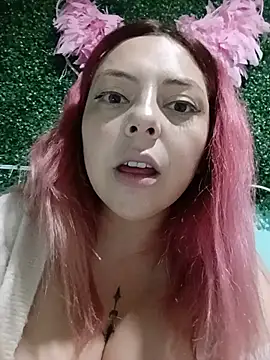 Snapshot of madelaine- chatting on July 10, 6:30 pm madelaine- online show from July 10, 6:30 pm