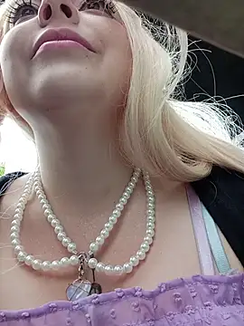 madelaine- online show from February 11, 7:25 pm