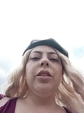 madelaine- online show from February 17, 5:43 pm