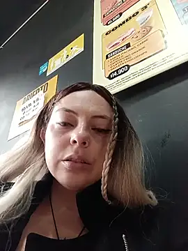madelaine- online show from May 4, 6:55 pm