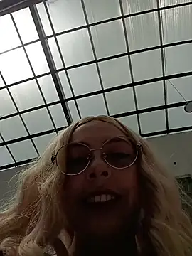 madelaine- online show from February 19, 6:27 pm