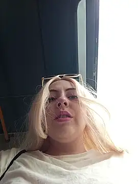 madelaine- online show from April 18, 1:57 pm