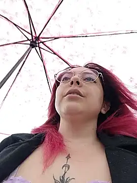 Snapshot of madelaine- chatting on July 18, 6:27 pm madelaine- online show from July 18, 6:27 pm