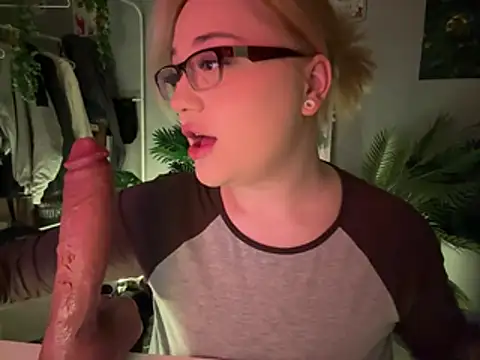 DaisyBooom online show from February 6, 7:43 pm