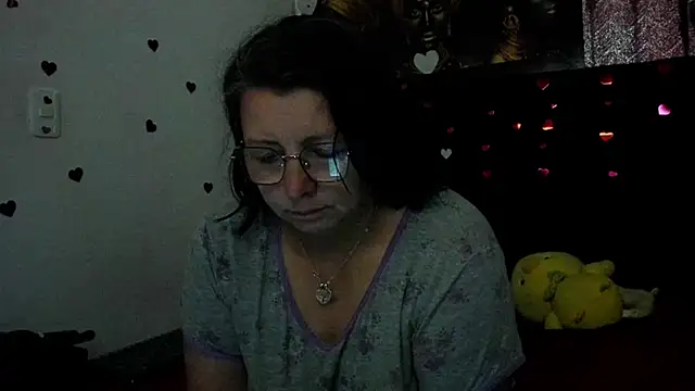 Snapshot of Evaaross_2345 chatting on June 26, 1:17 pm Evaaross 2345 online show from June 26, 1:17 pm