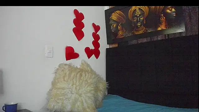 Snapshot of Evaaross_2345 chatting on February 24, 12:37 pm Evaaross 2345 online show from February 24, 12:37 pm