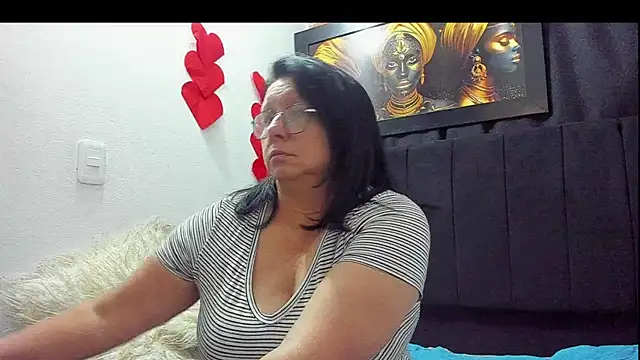 Snapshot of Evaaross_2345 chatting on March 15, 12:25 am Evaaross 2345 online show from March 15, 12:25 am