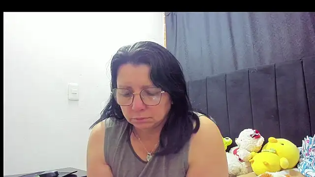 Evaaross 2345 online show from December 17, 11:37 am