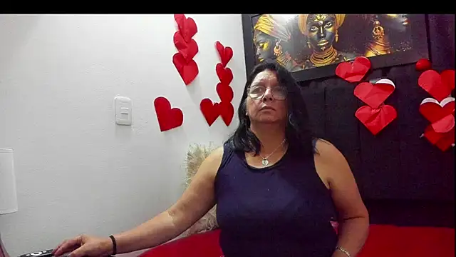 Snapshot of Evaaross_2345 chatting on February 17, 9:32 pm Evaaross 2345 online show from February 17, 9:32 pm