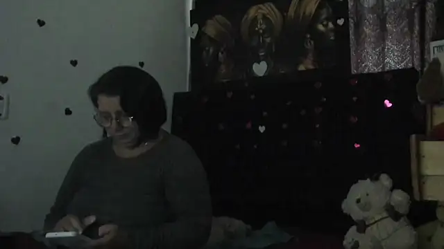 Snapshot of Evaaross_2345 chatting on April 30, 12:34 pm Evaaross 2345 online show from April 30, 12:34 pm
