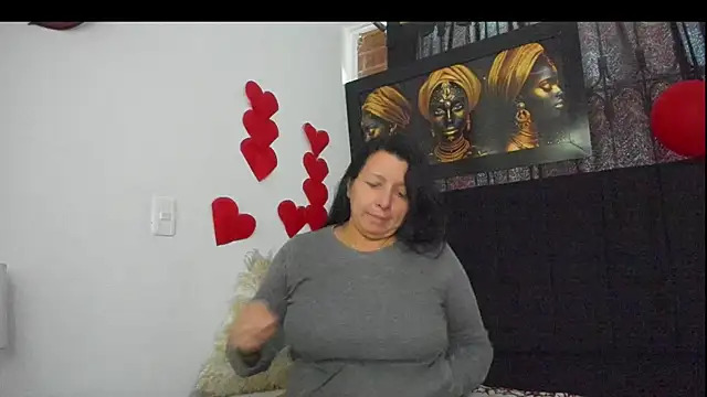 Snapshot of Evaaross_2345 chatting on February 21, 7:43 pm Evaaross 2345 online show from February 21, 7:43 pm