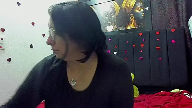 Snapshot of Evaaross_2345 chatting on June 20, 1:05 pm Evaaross 2345 online show from June 20, 1:05 pm